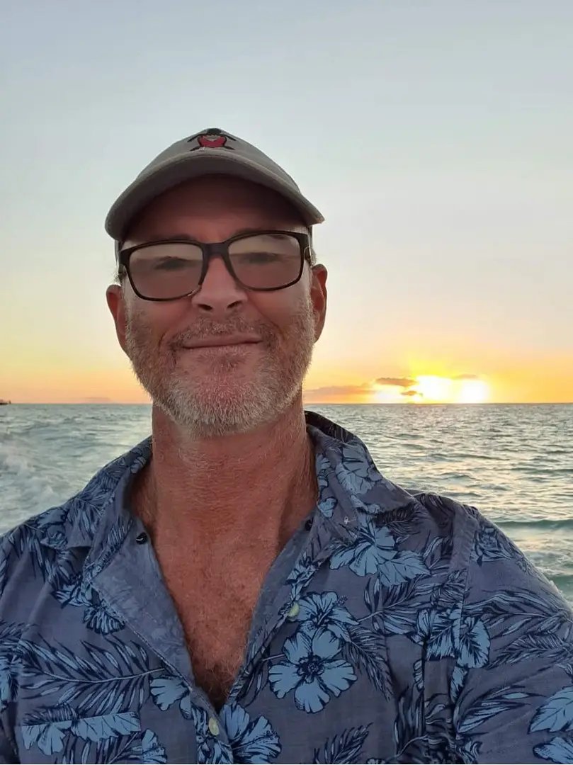 Fuller Predicts Independent Candidates Will Challenge Major Parties in Next Election