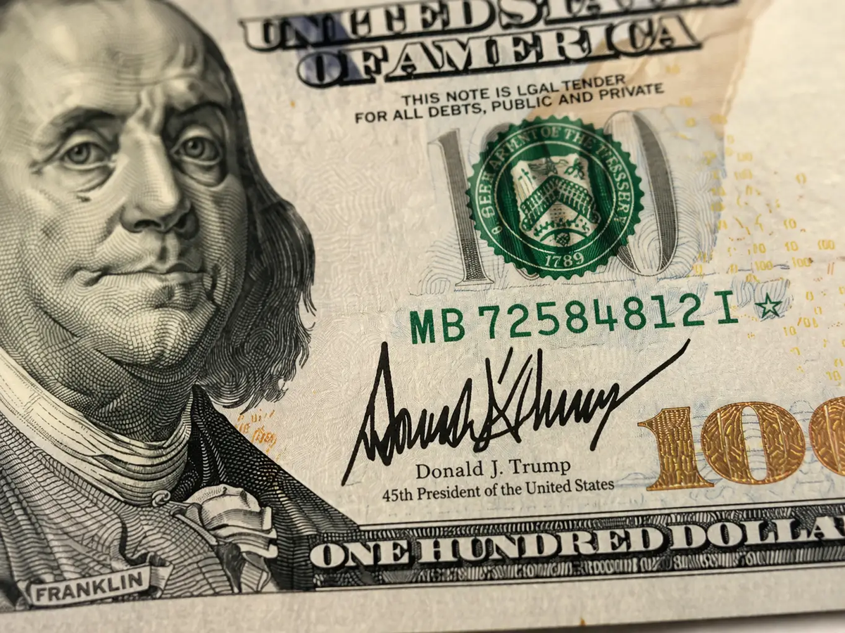 Trump to Become First Sitting US President With Signature on Dollar Bills