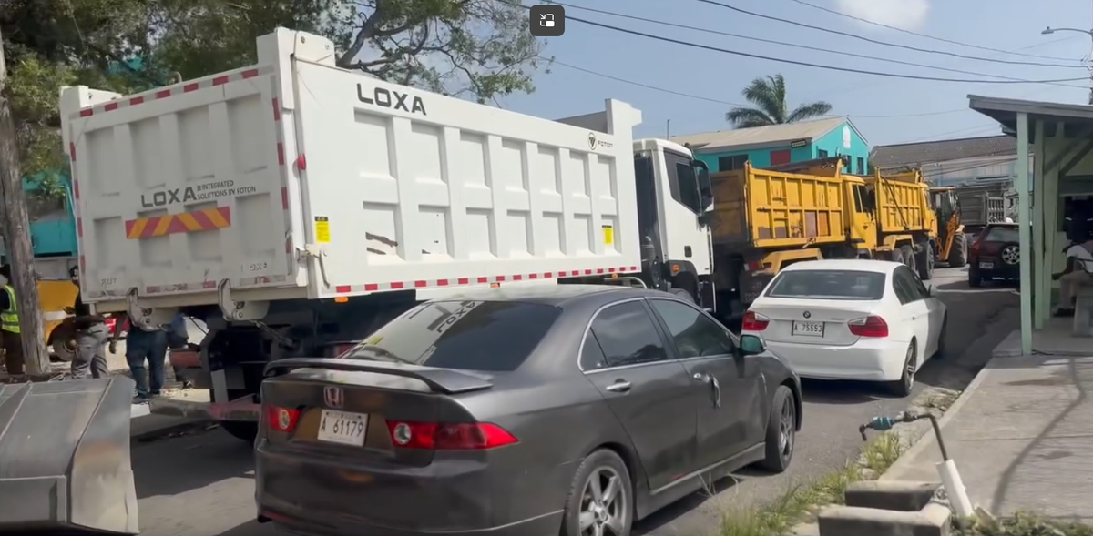 Ministry of Works Employees Block Road in Protest Over Unpaid Wages